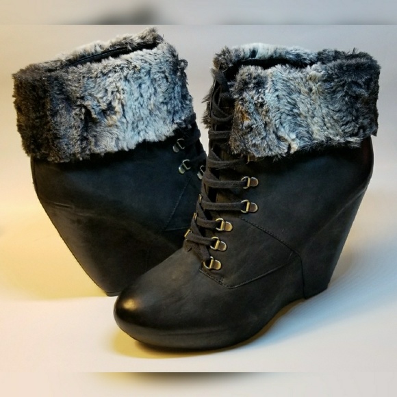 NWT Boutique 9 Leather Faux Fur Cuff Ankle Boot - Picture 4 of 8